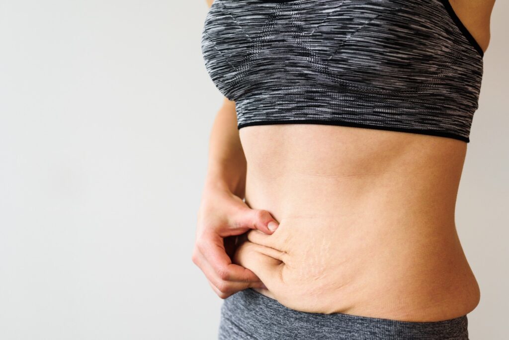 chirurgie sur la peau du ventre